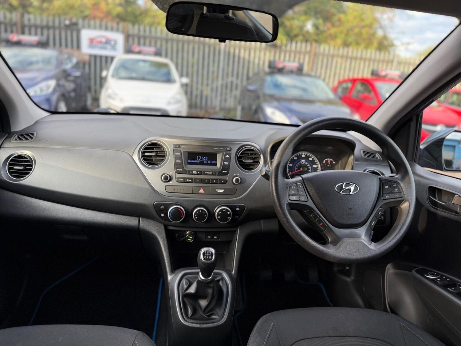 Used Hyundai i10 2017 for sale - 76793873: Photo 31