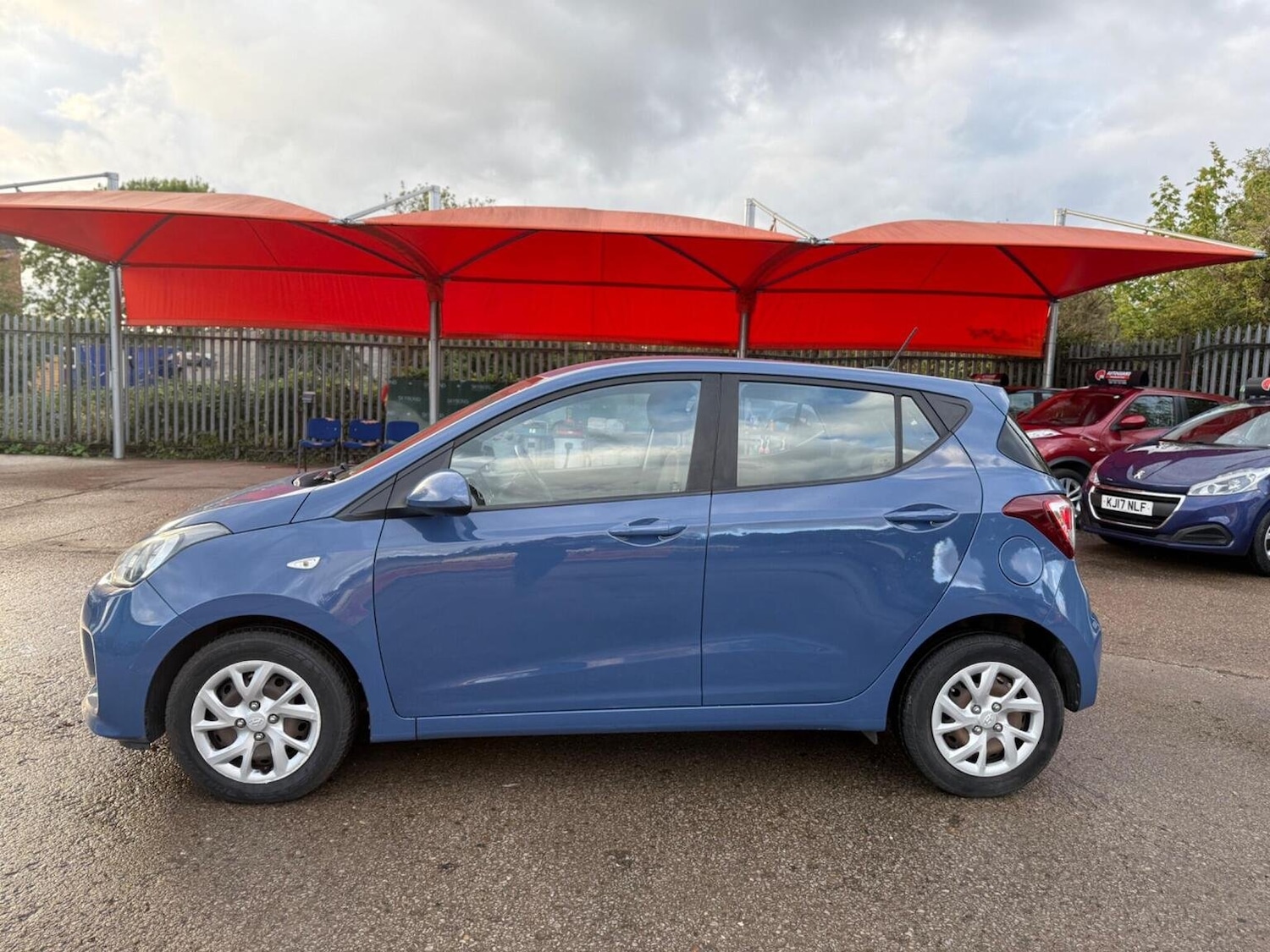 Used Hyundai i10 2017 for sale - 76793873: Photo 8