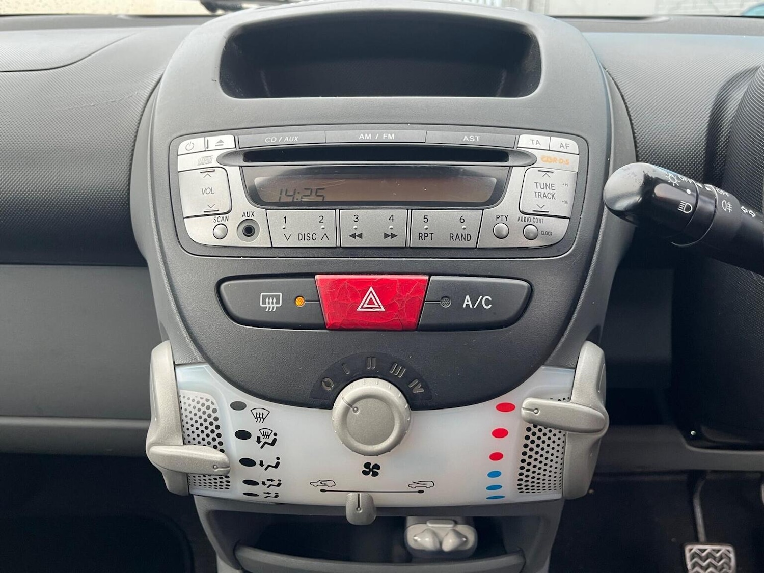 Used Peugeot 107 2010 for sale - 76756986: Photo 13