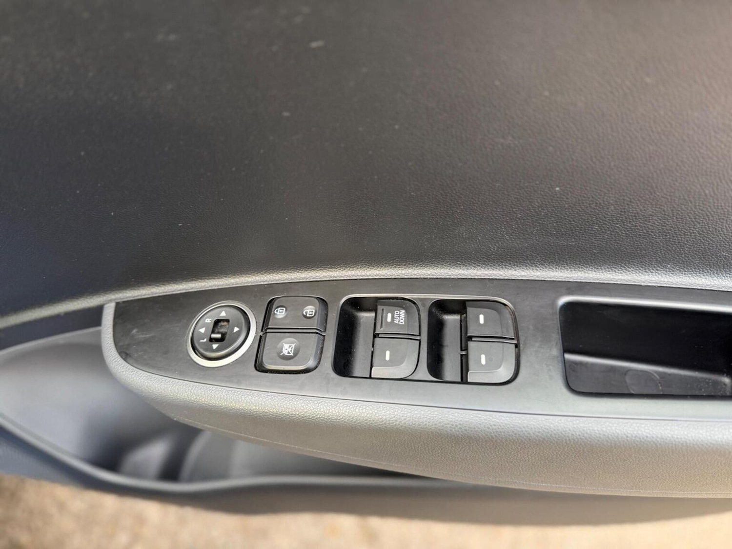 Used Hyundai i10 2017 for sale - 76605784: Photo 24