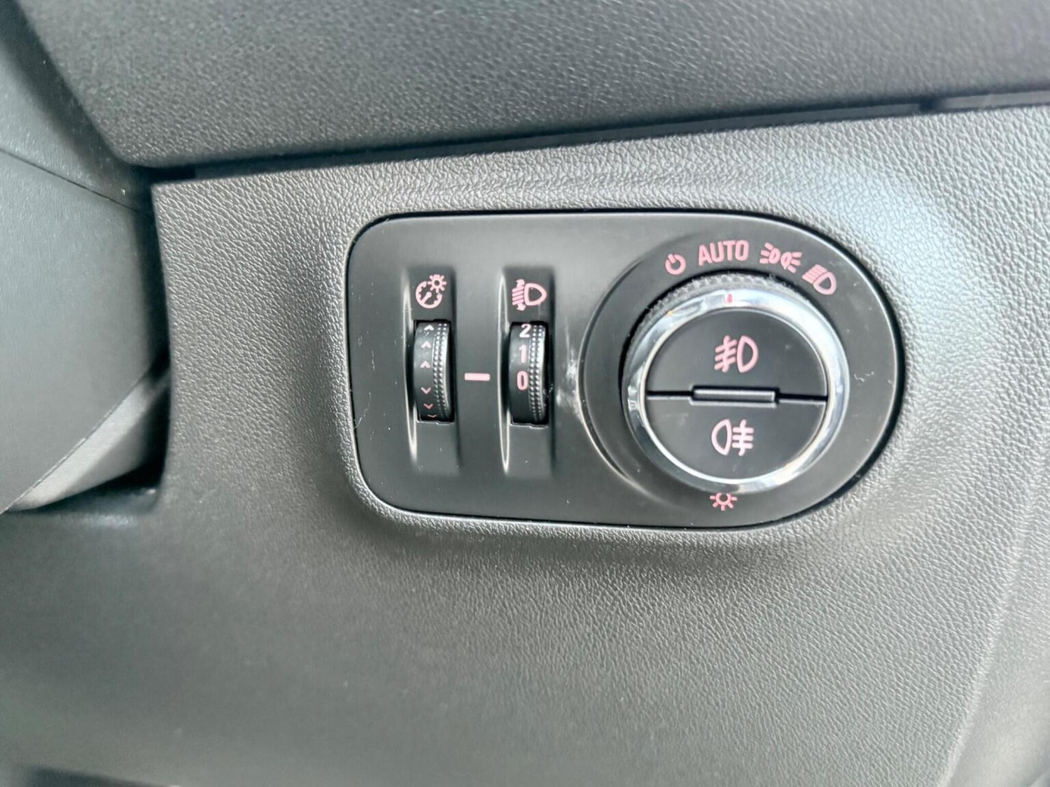 Used Vauxhall Corsa 2016 for sale - 76605742: Photo 20