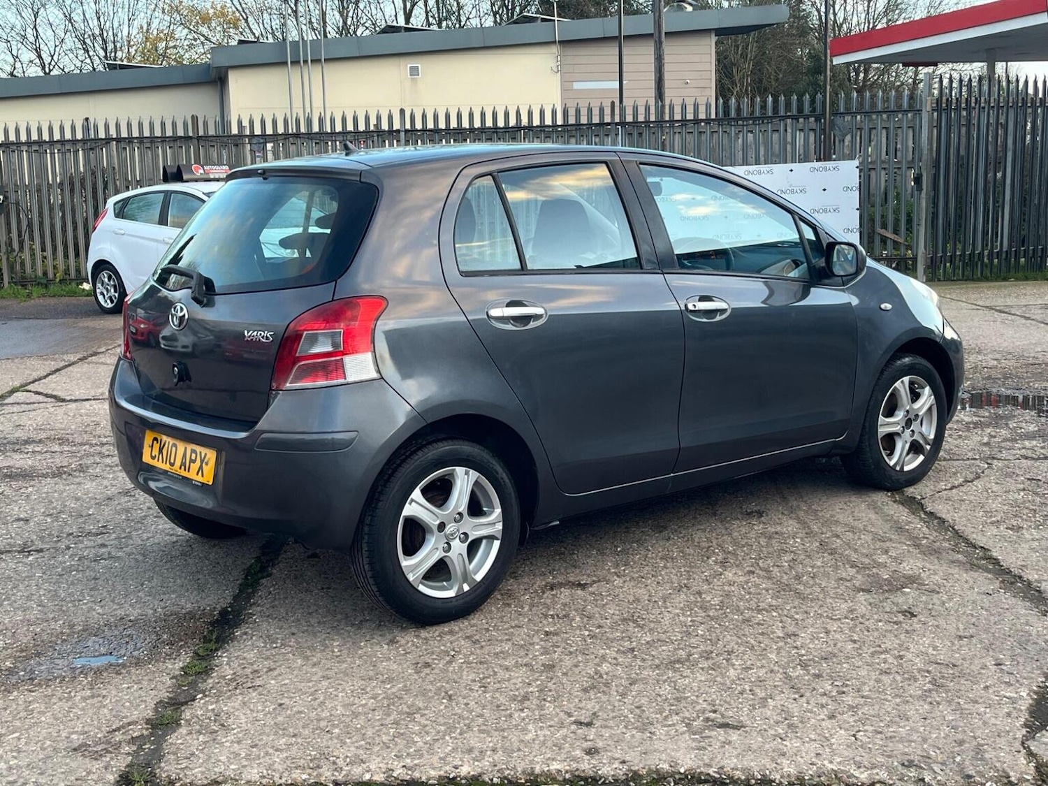 Used Toyota Yaris 2010 for sale - 76897013: Photo 11