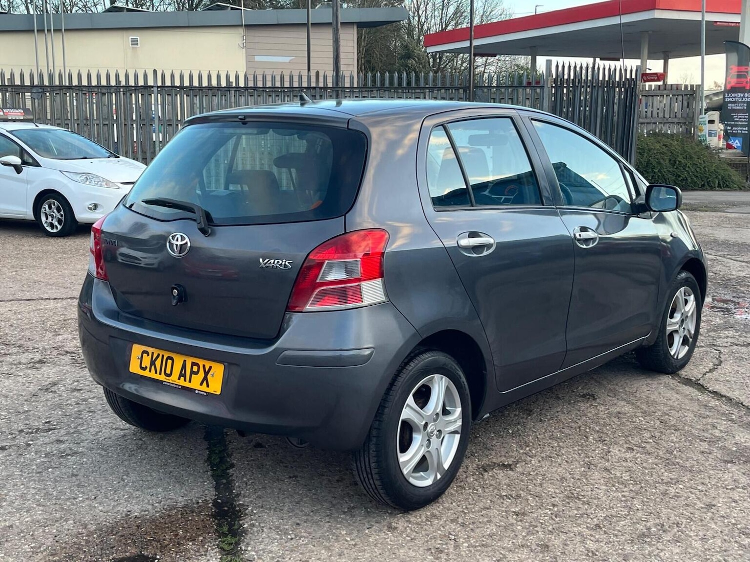 Used Toyota Yaris 2010 for sale - 76897013: Photo 12