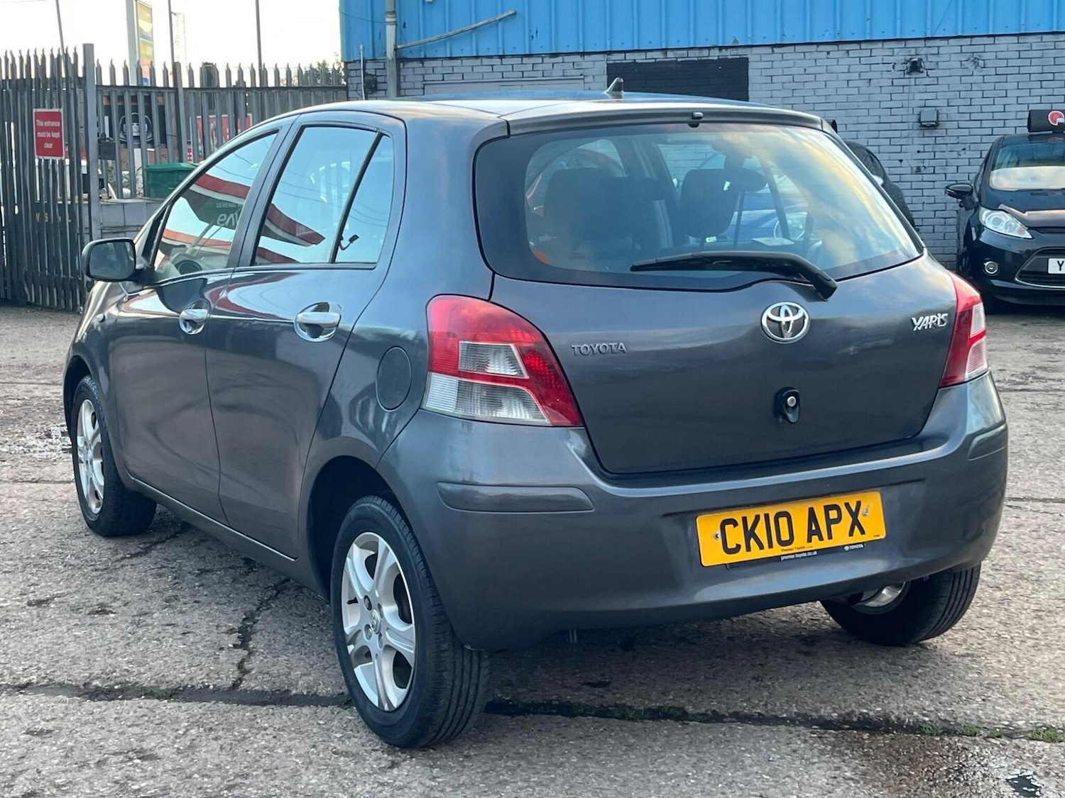 Used Toyota Yaris 2010 for sale - 76897013: Photo 15