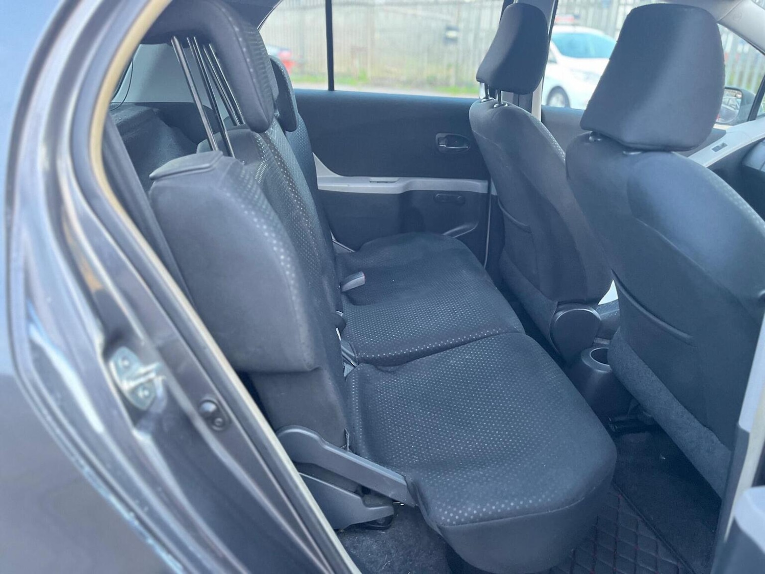 Used Toyota Yaris 2010 for sale - 76897013: Photo 31