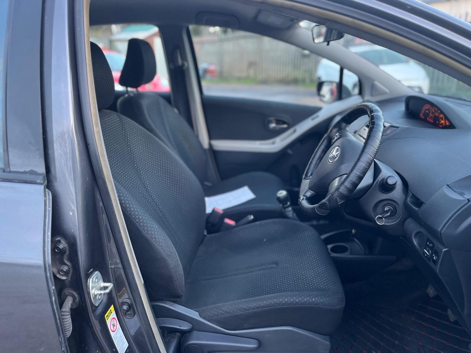 Used Toyota Yaris 2010 for sale - 76897013: Photo 33