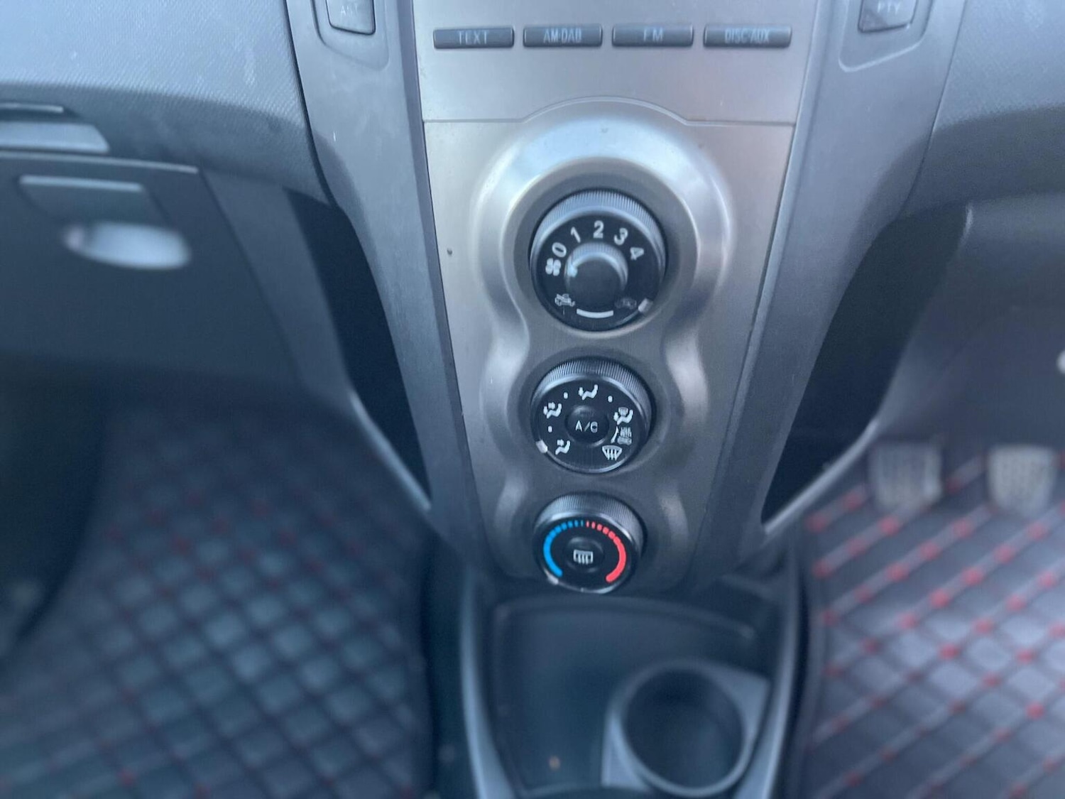 Used Toyota Yaris 2010 for sale - 76897013: Photo 36