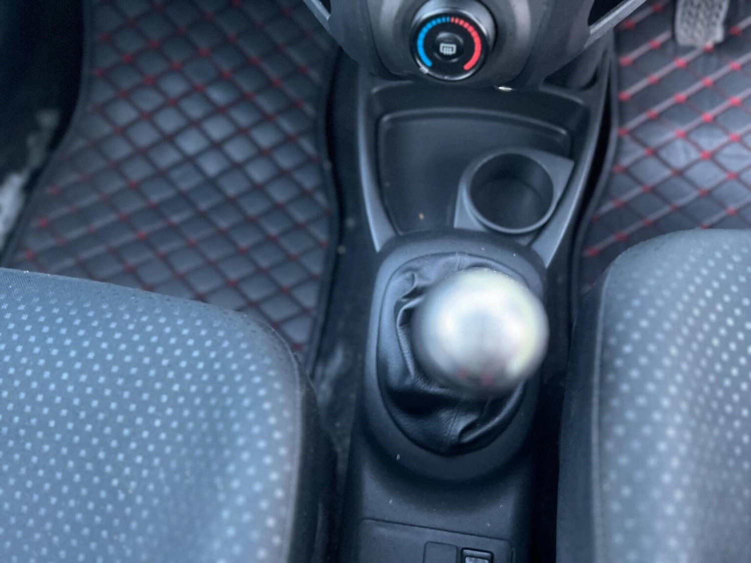 Used Toyota Yaris 2010 for sale - 76897013: Photo 37