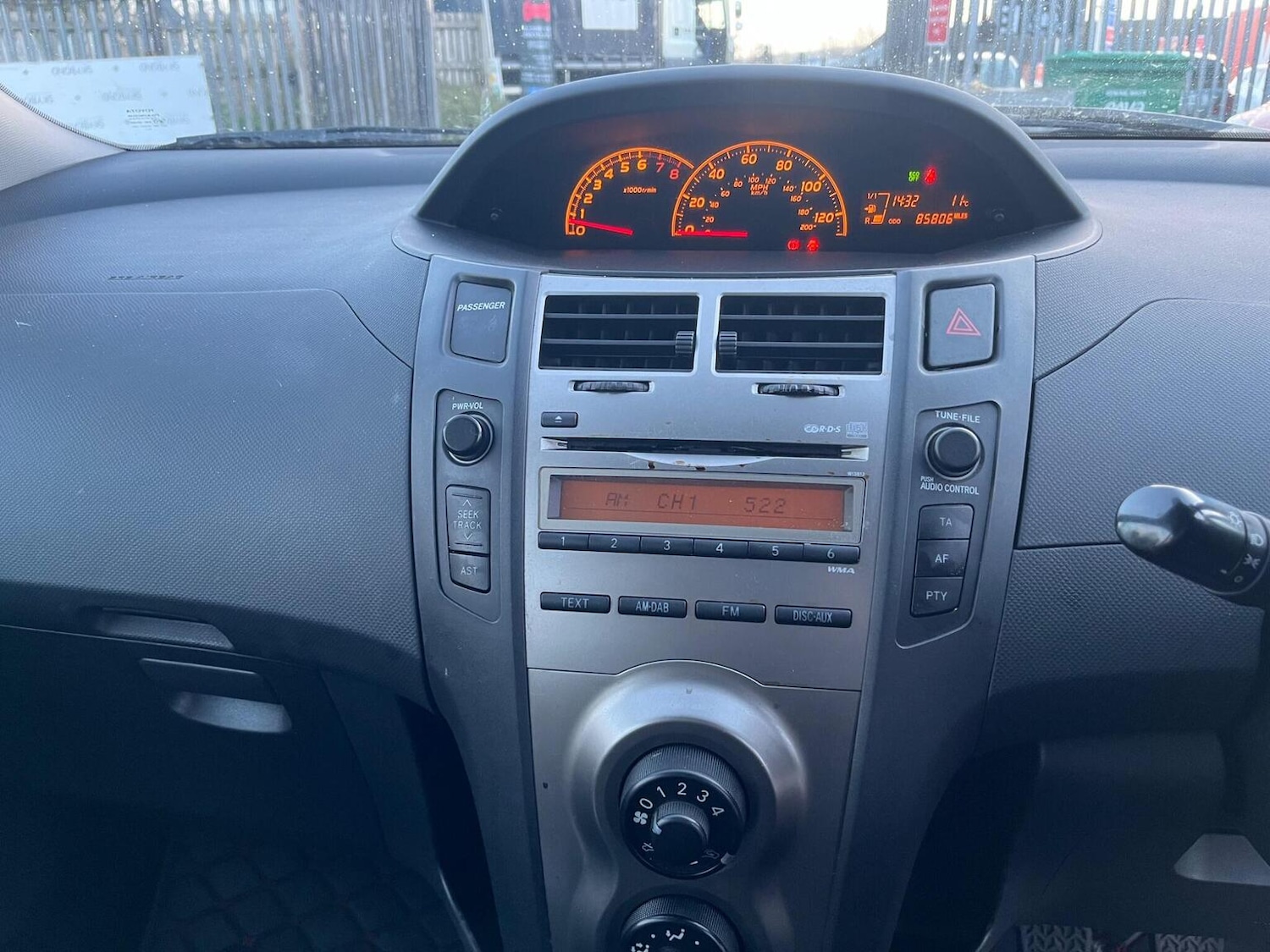 Used Toyota Yaris 2010 for sale - 76897013: Photo 39