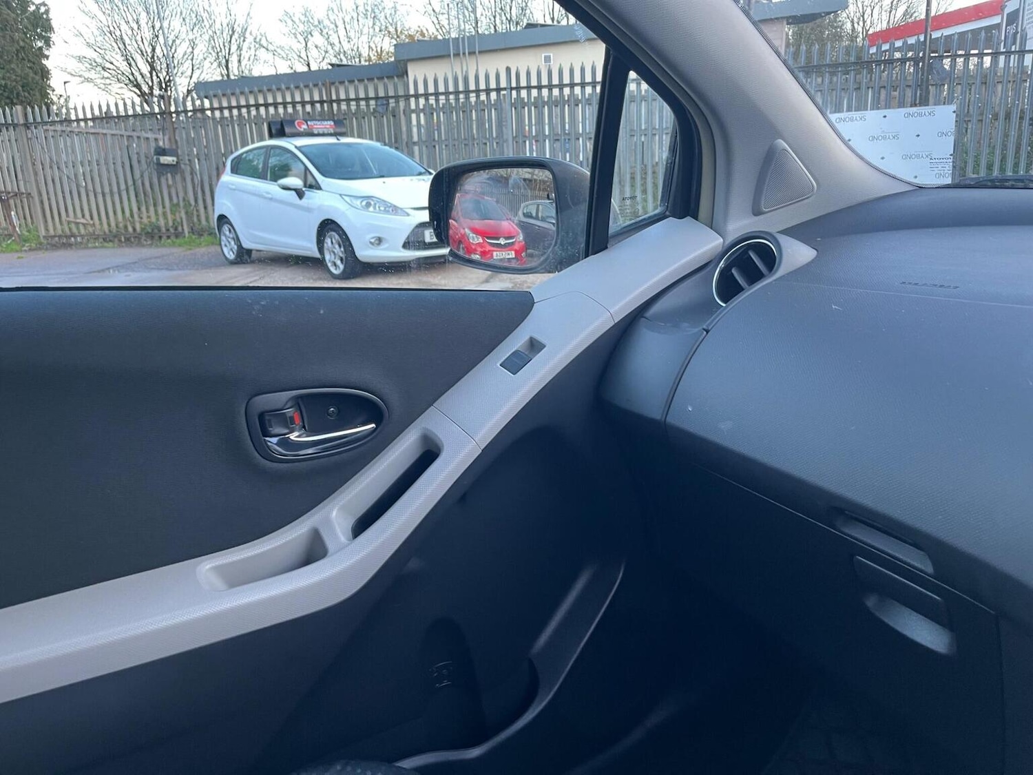 Used Toyota Yaris 2010 for sale - 76897013: Photo 43