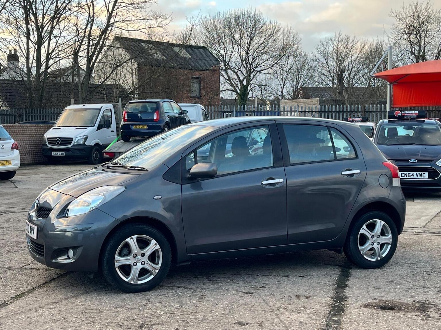 Used Toyota Yaris 2010 for sale - 76897013: Photo 7