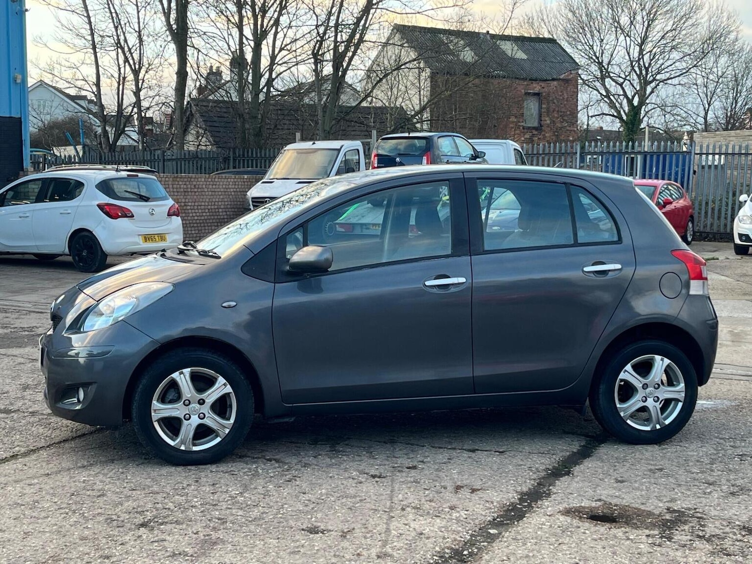 Used Toyota Yaris 2010 for sale - 76897013: Photo 8