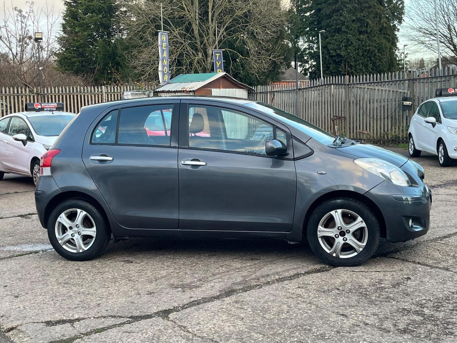 Used Toyota Yaris 2010 for sale - 76897013: Photo 9