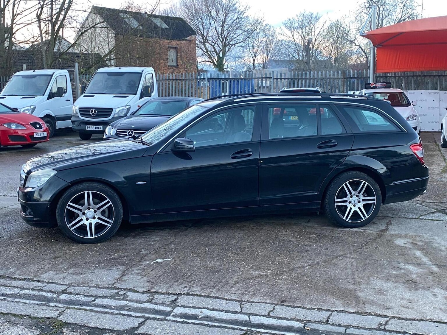 Used Mercedes-Benz C Class 2010 for sale - 76758847: Photo 13