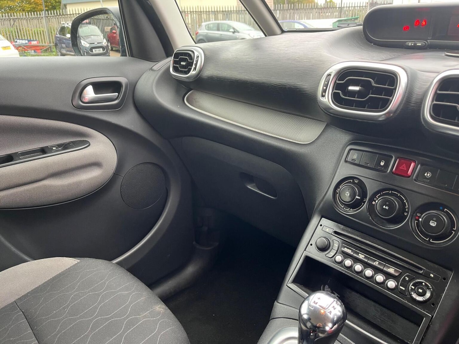 Used Citroen C3 Picasso 2014 for sale - 76605940: Photo 28