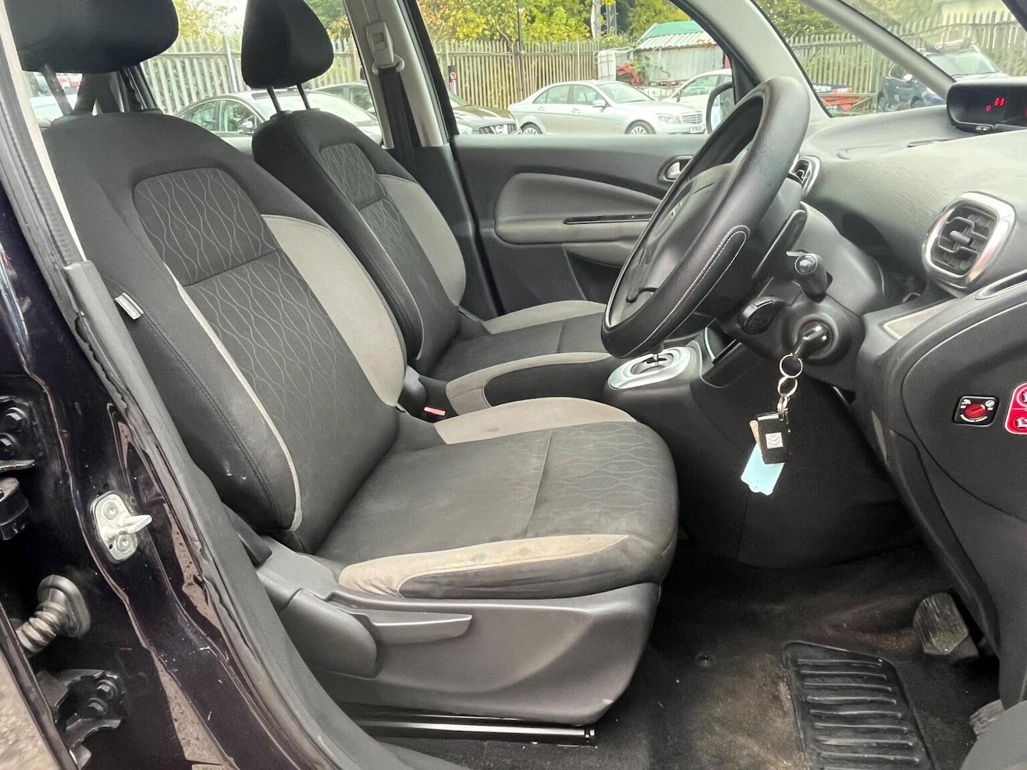 Used Citroen C3 Picasso 2014 for sale - 76605940: Photo 30