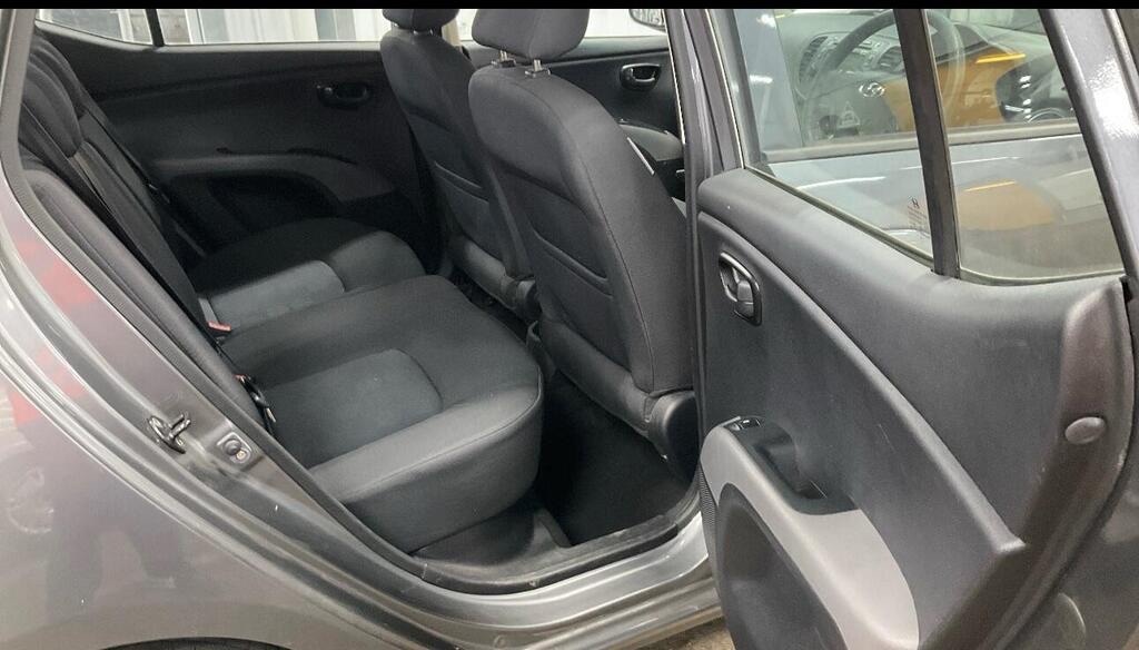 Used Hyundai i10 2009 for sale - 76364408: Photo 8