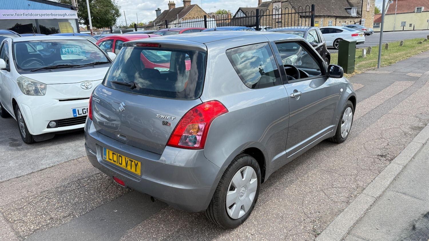 Used Suzuki Swift 2010 for sale - 76165204: Photo 2