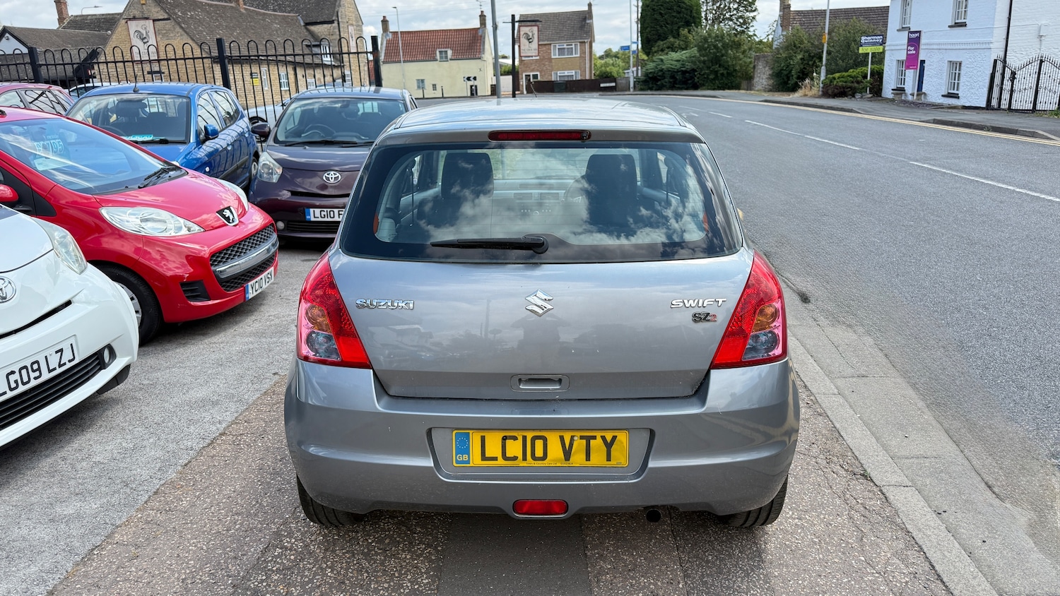 Used Suzuki Swift 2010 for sale - 76165204: Photo 3