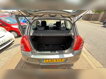 Used Suzuki Swift 2010 for sale - 76165204: Photo 4