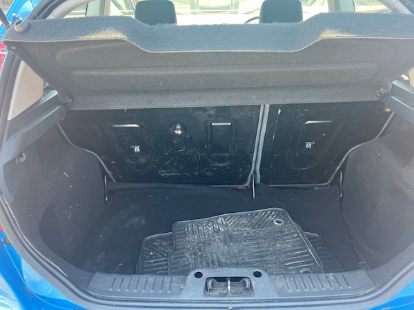 Used Ford Fiesta 2010 for sale - 76165180: Photo 11