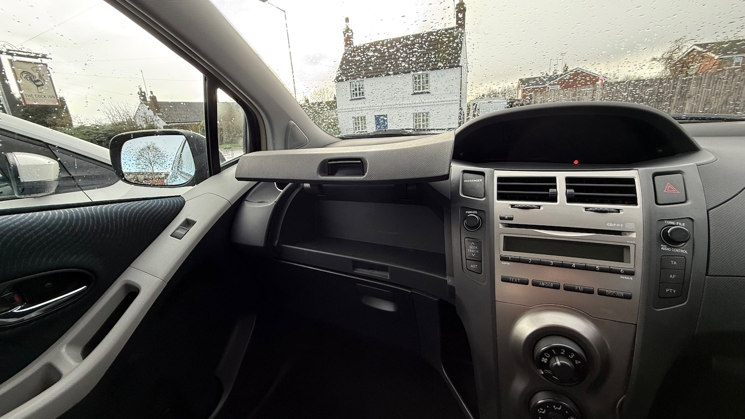 Used Toyota Yaris 2010 for sale - 77570927: Photo 10