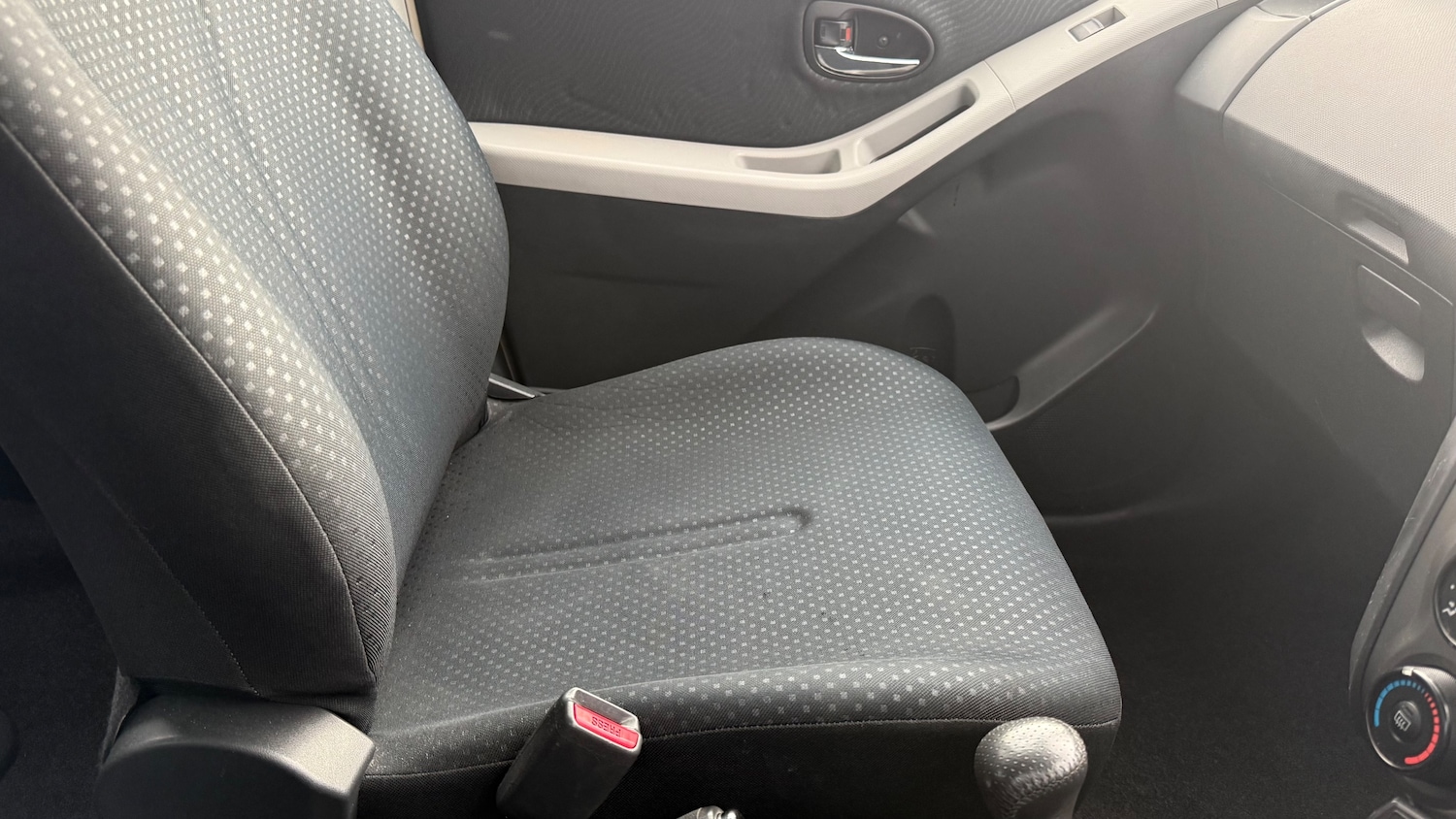 Used Toyota Yaris 2010 for sale - 77570927: Photo 15