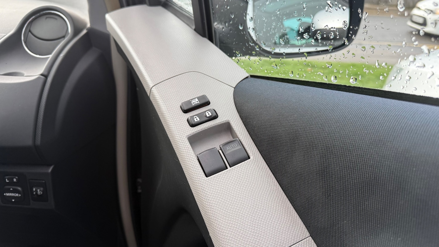 Used Toyota Yaris 2010 for sale - 77570927: Photo 16