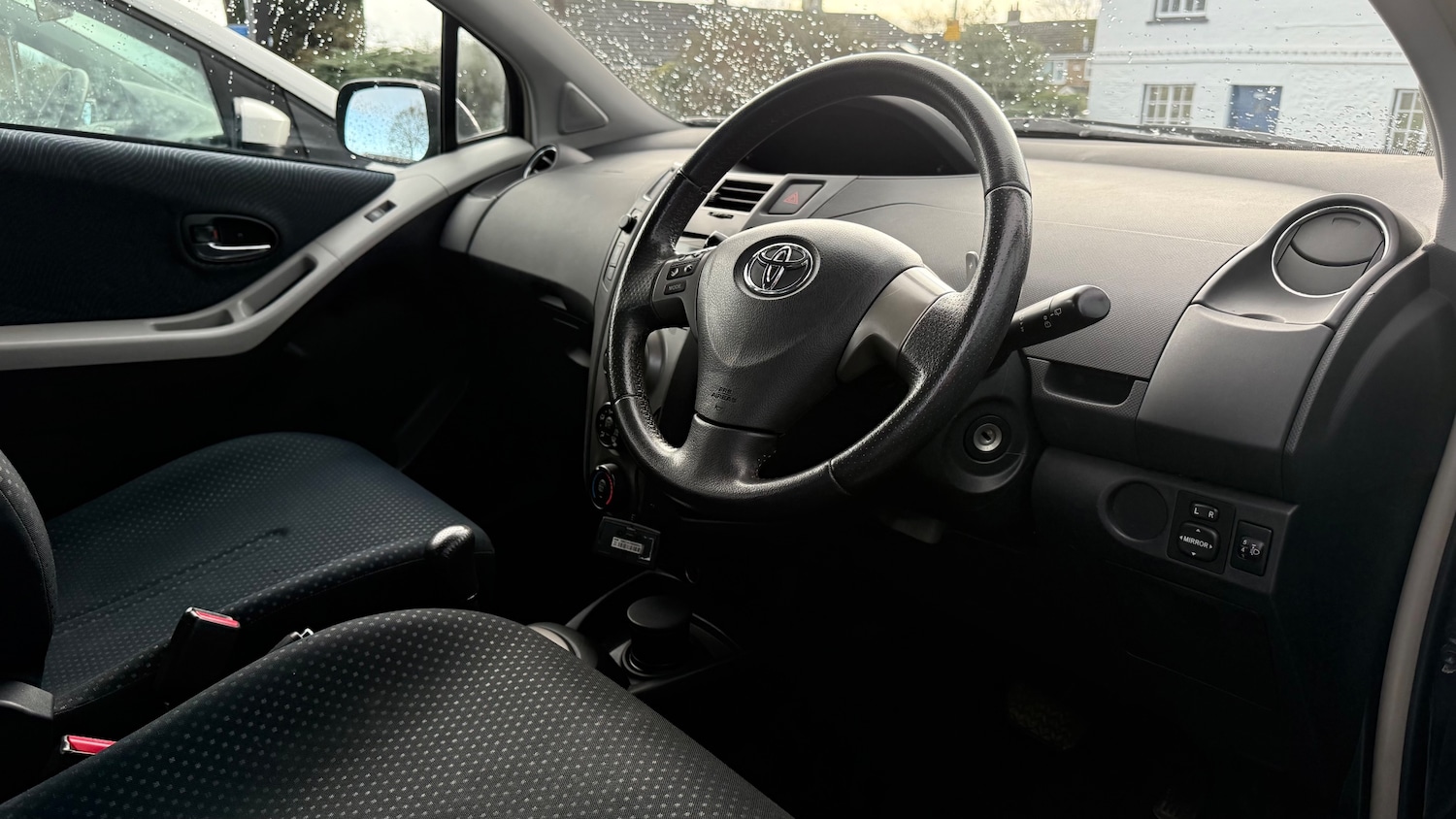 Used Toyota Yaris 2010 for sale - 77570927: Photo 17