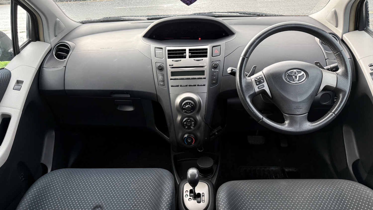 Used Toyota Yaris 2010 for sale - 77570927: Photo 5