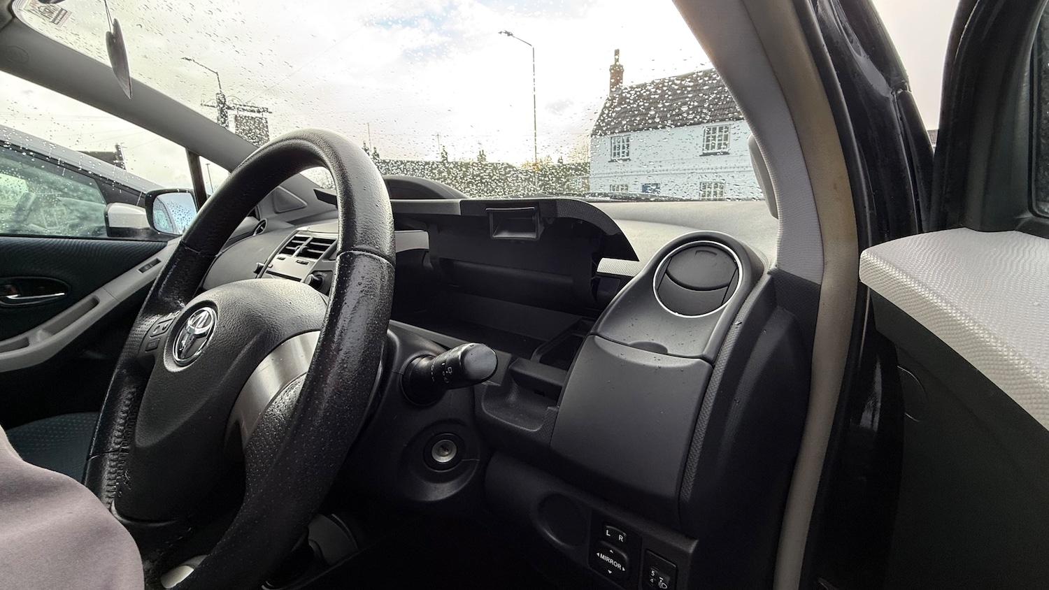 Used Toyota Yaris 2010 for sale - 77570927: Photo 9