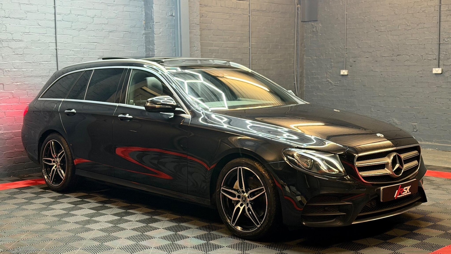 Used Mercedes-Benz E Class for sale - 77267440: Photo 4