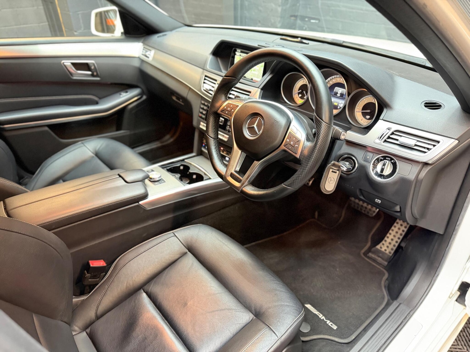 Used Mercedes-Benz E Class 2014 for sale - 77993672: Photo 2