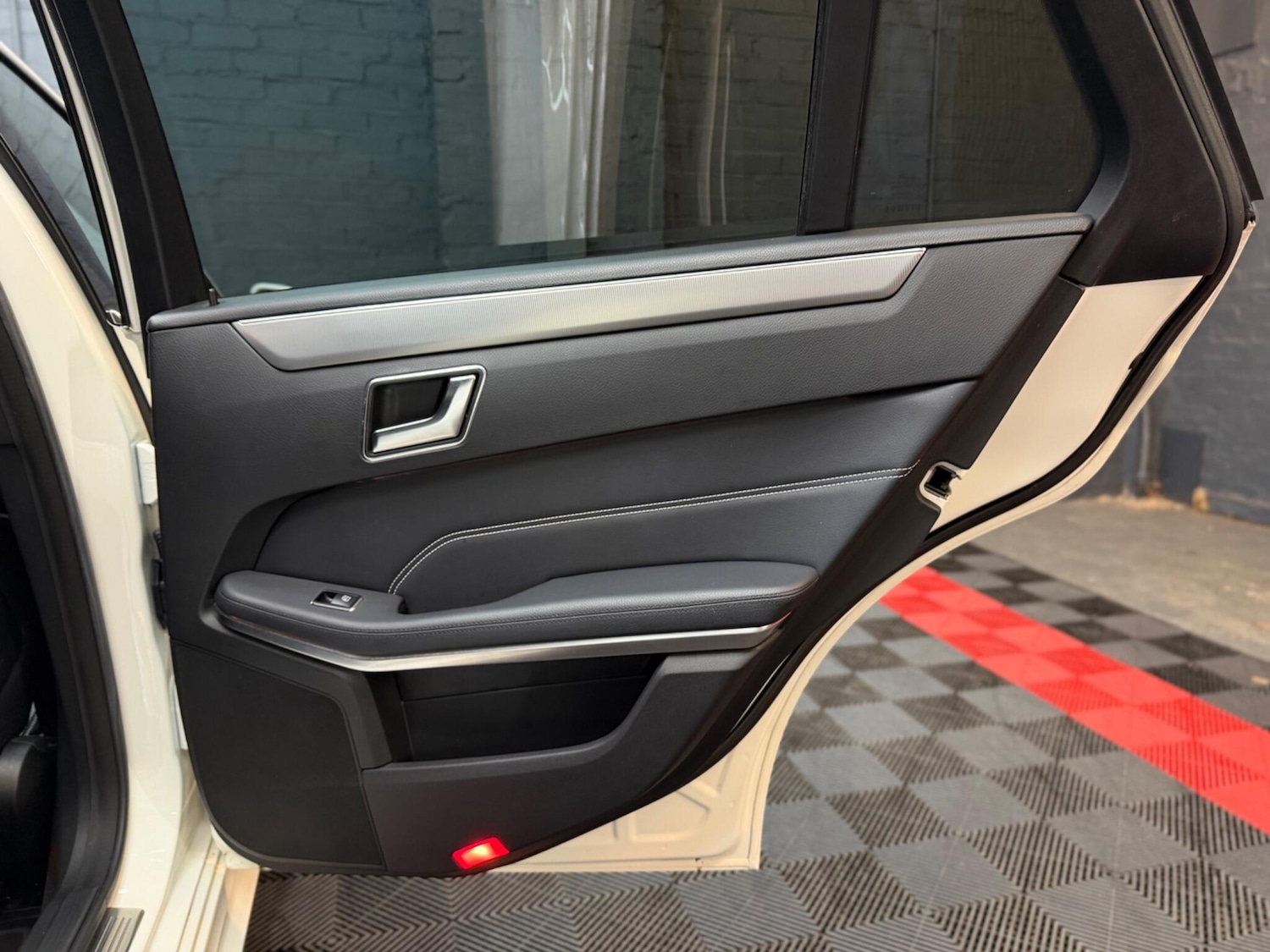 Used Mercedes-Benz E Class 2014 for sale - 77993672: Photo 48