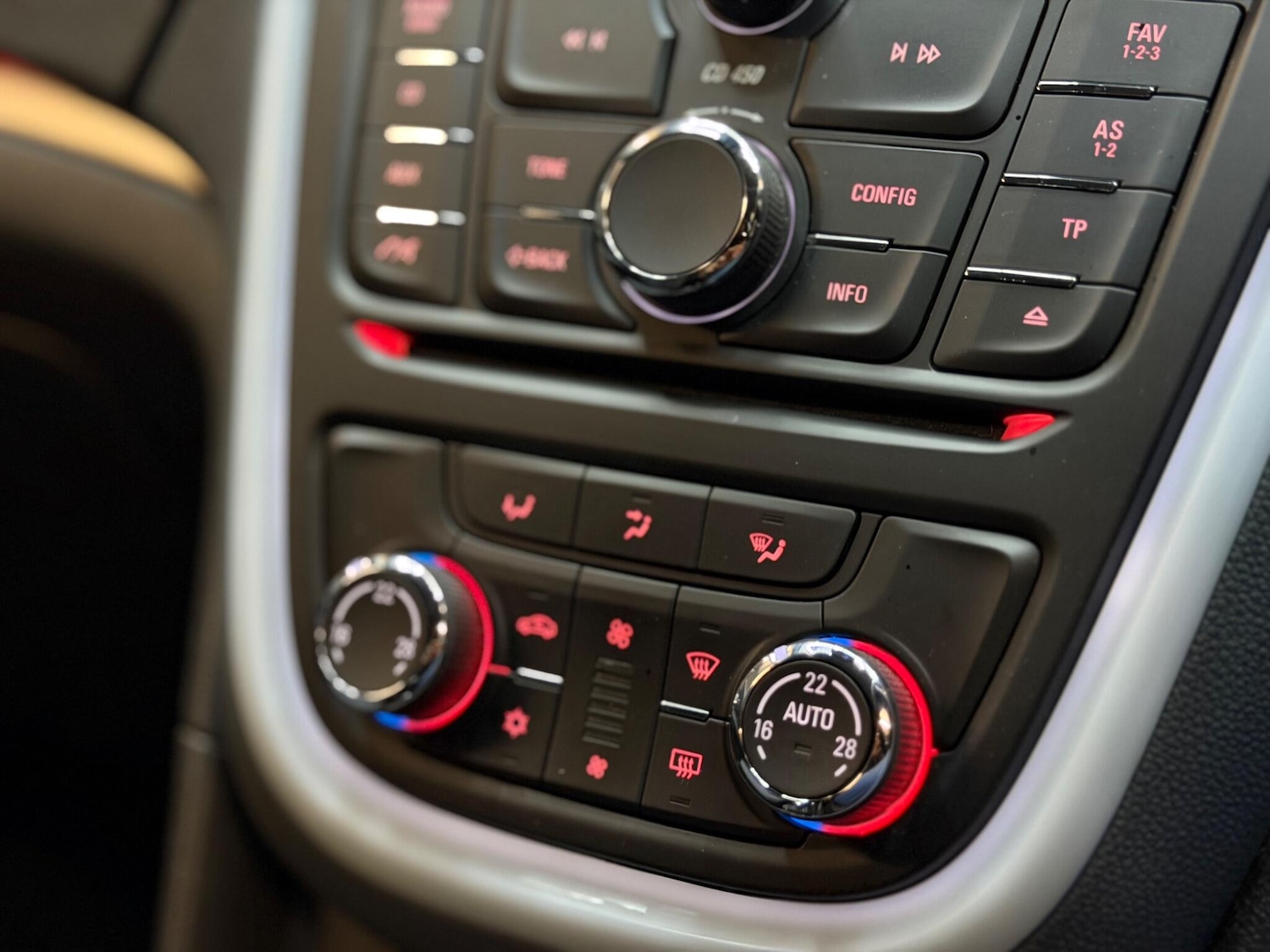 Used Vauxhall Mokka 2015 for sale - 77657537: Photo 26