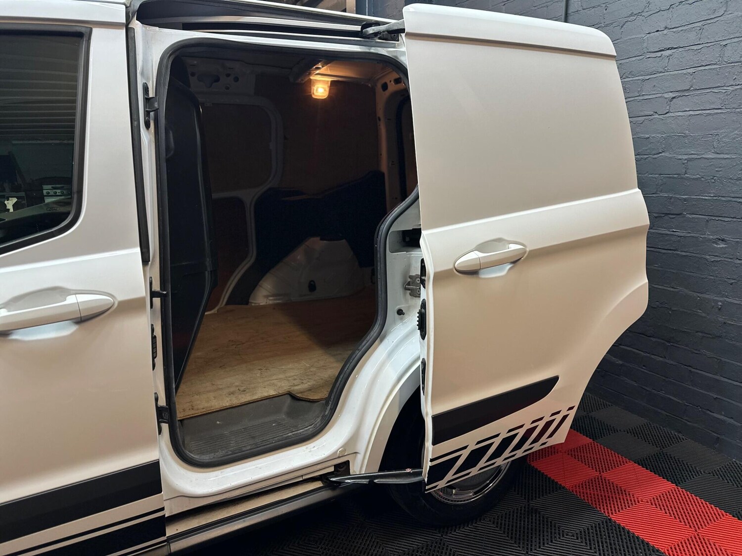 Used Ford Transit Courier 2016 for sale - 76326795: Photo 11