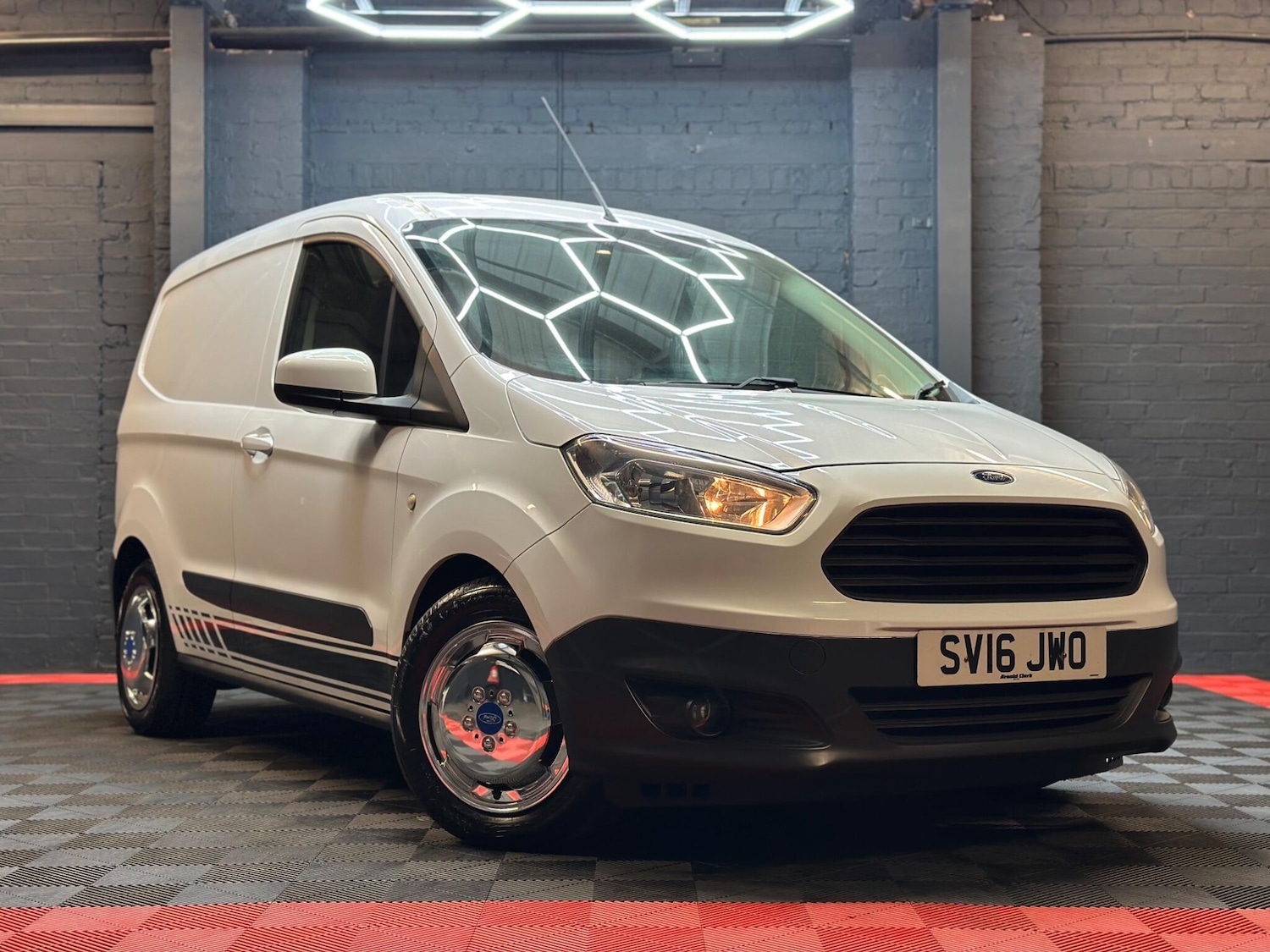 Used Ford Transit Courier 2016 for sale - 76326795: Photo 2