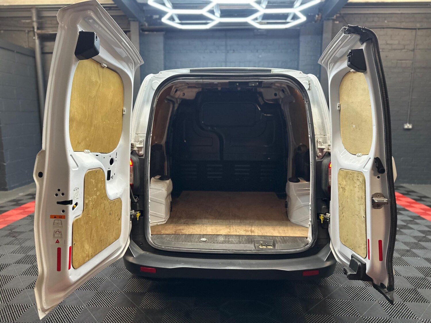 Used Ford Transit Courier 2016 for sale - 76326795: Photo 26