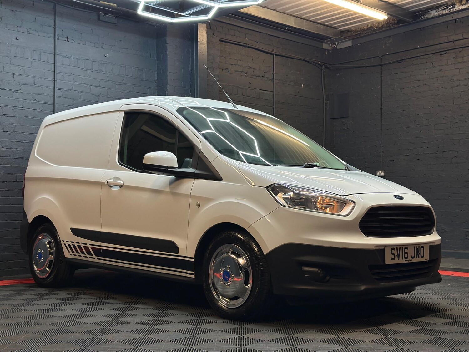 Used Ford Transit Courier 2016 for sale - 76326795: Photo 4