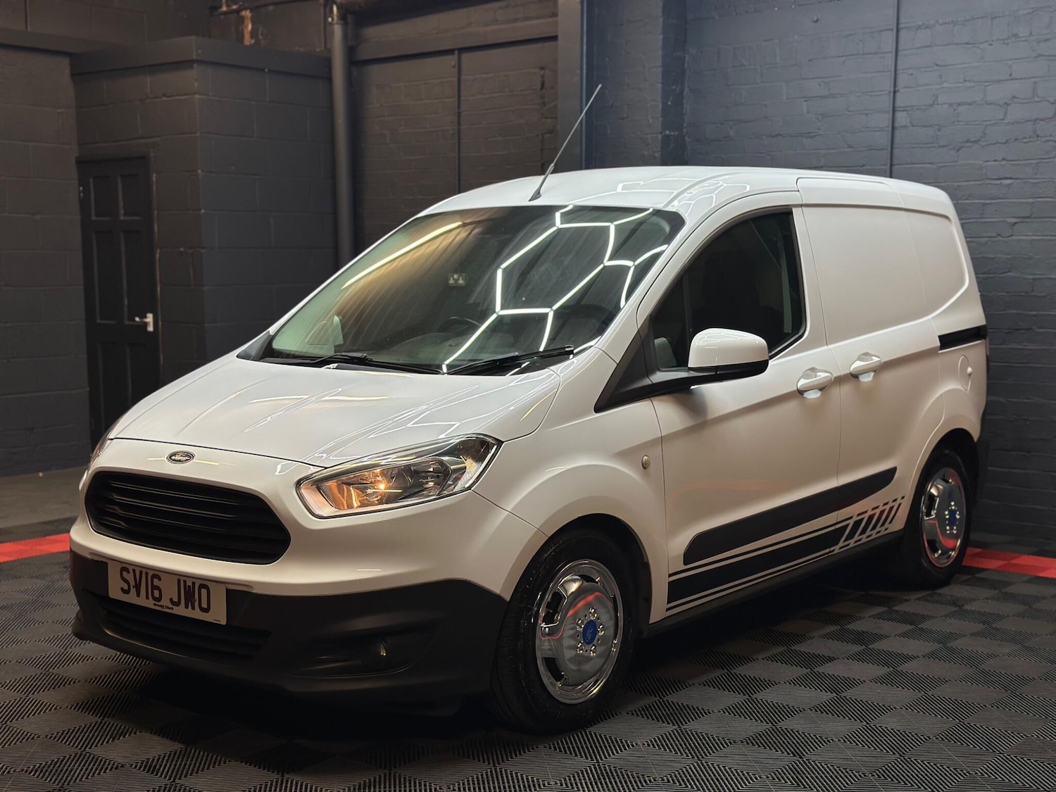 Used Ford Transit Courier 2016 for sale - 76326795: Photo 6
