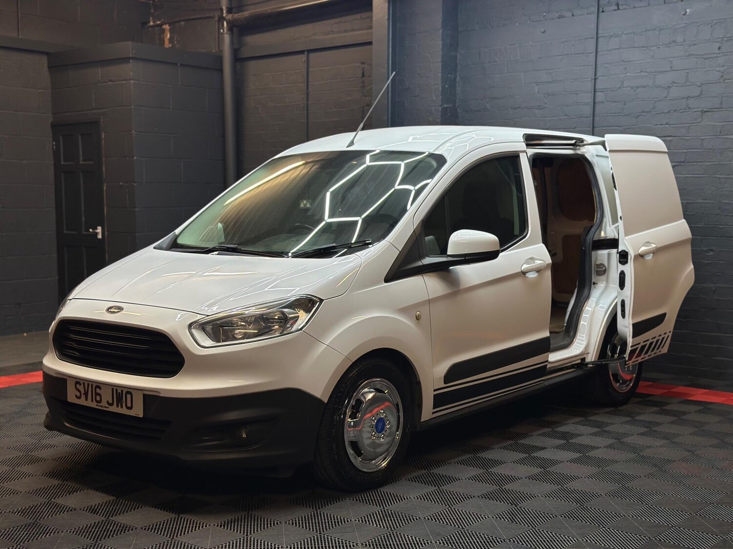 Used Ford Transit Courier 2016 for sale - 76326795: Photo 8