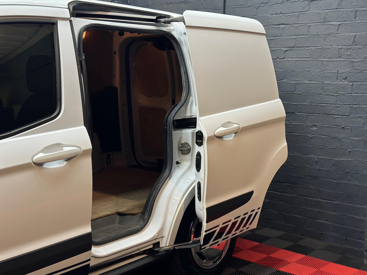 Used Ford Transit Courier 2016 for sale - 76326795: Photo 9