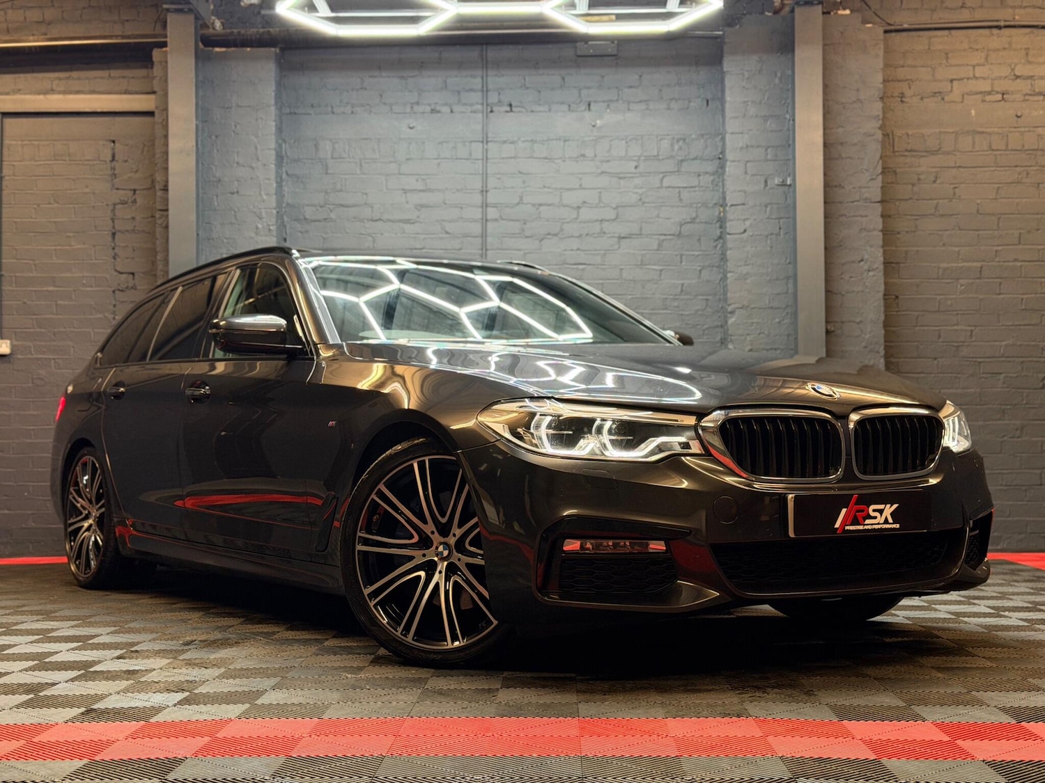 Used BMW 5 Series 2017 for sale - 77400707: Photo 1