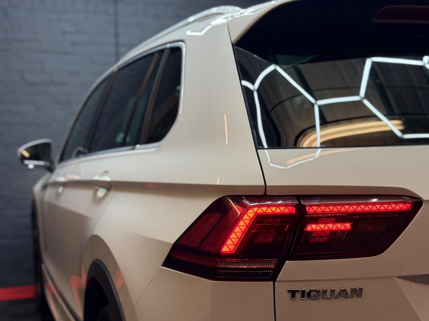 Used Volkswagen Tiguan 2016 for sale - 76752661: Photo 16