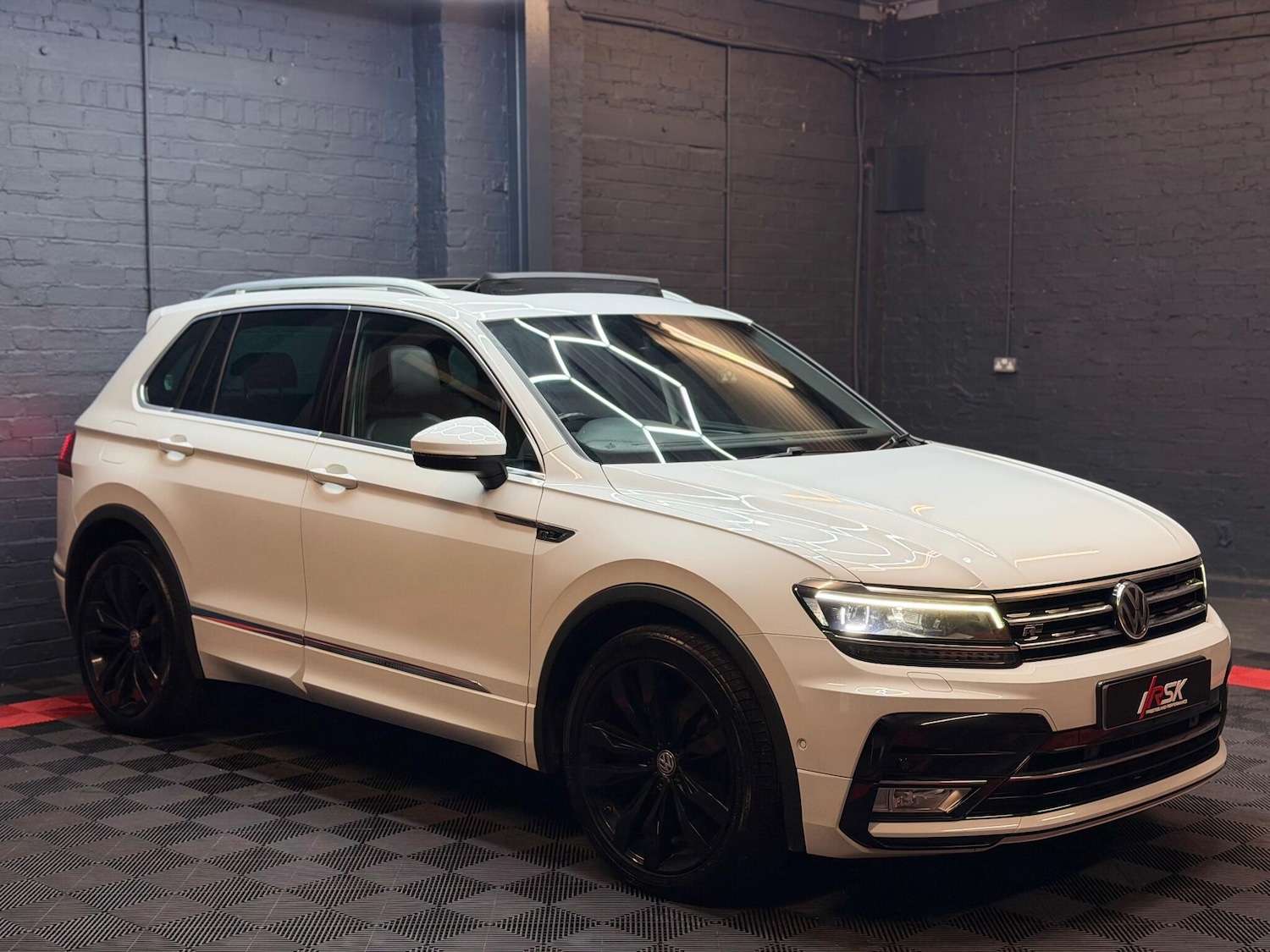 Used Volkswagen Tiguan 2016 for sale - 76752661: Photo 3