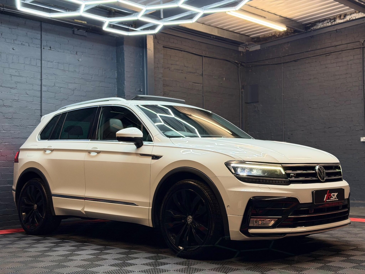 Used Volkswagen Tiguan 2016 for sale - 76752661: Photo 4