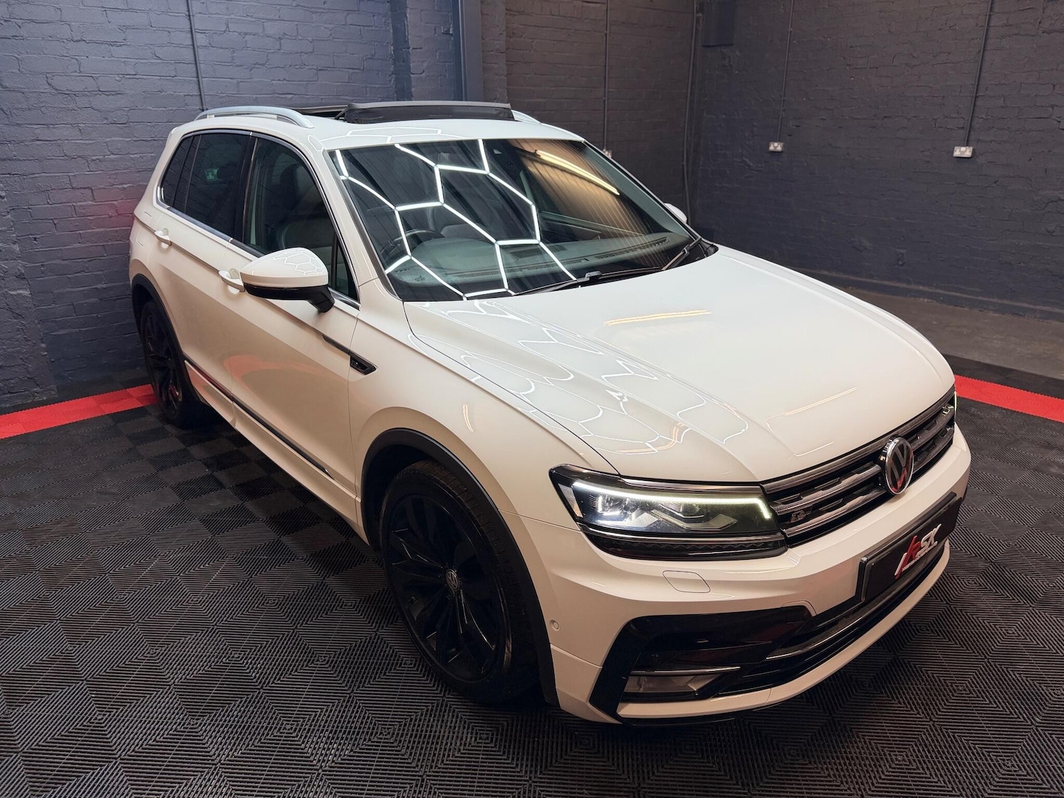 Used Volkswagen Tiguan 2016 for sale - 76752661: Photo 8