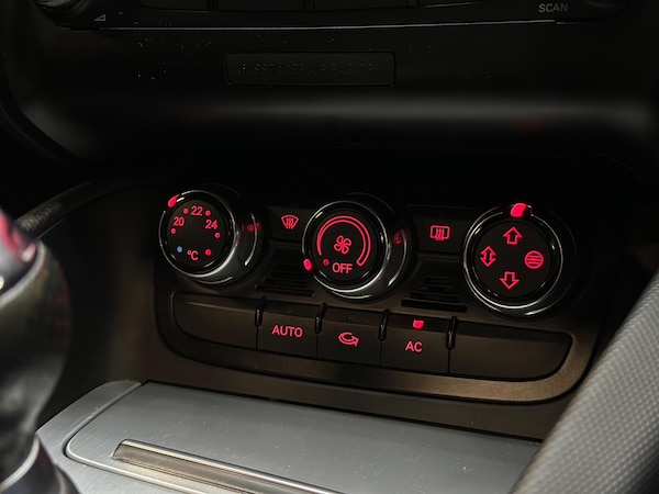 Used Audi TT 2010 for sale - 76325965: Photo 25
