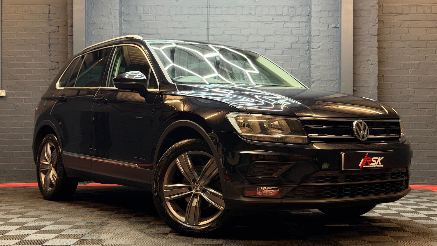 Used Volkswagen Tiguan 2019 for sale - 77090852: Photo 2