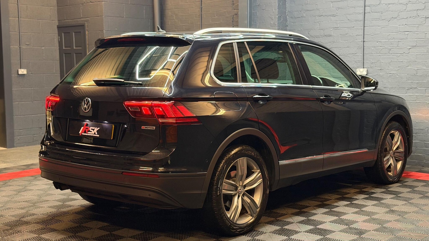 Used Volkswagen Tiguan 2019 for sale - 77090852: Photo 8